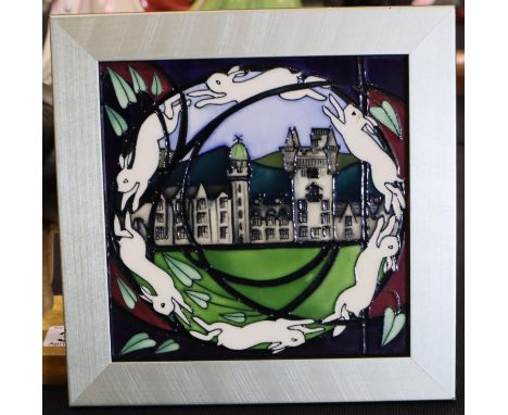 Moorcroft Balmoral plaque framed 20 x 20 cm. P&P Group 2 (£18+VAT for the first lot and £3+VAT for subsequent lots)Condition 