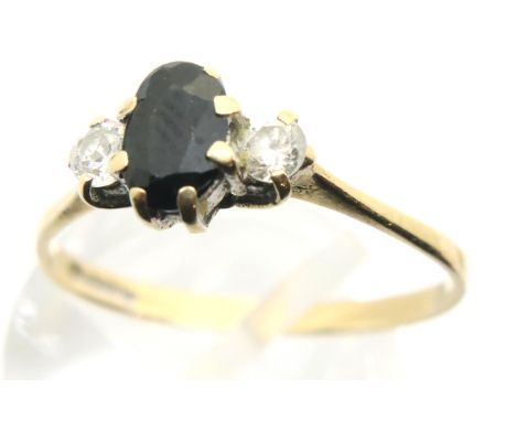 9ct gold dress ring, size O. P&amp;P Group 1 (£14+VAT for the first lot and £1+VAT for subsequent lots) 