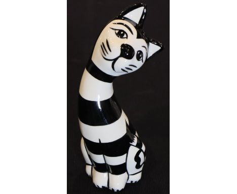 Lorna Bailey cat, Humbug, H: 18 cm. P&P Group 1 (£14+VAT for the first lot and £1+VAT for subsequent lots)Condition Report: N