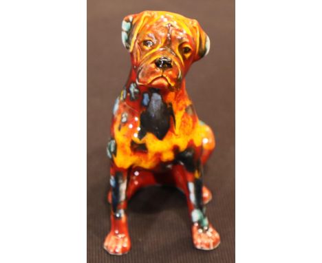 Anita Harris Boxer dog, signed in gold, H: 12 cm. P&P Group 1 (£14+VAT for the first lot and £1+VAT for subsequent lots)Condi