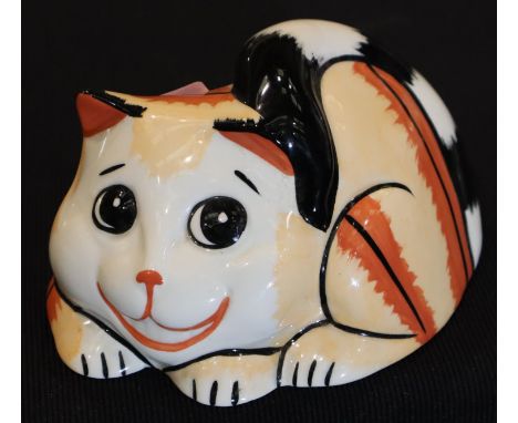 Lorna Bailey cat, Gizmo, L: 13 cm. P&P Group 1 (£14+VAT for the first lot and £1+VAT for subsequent lots)Condition Report: No