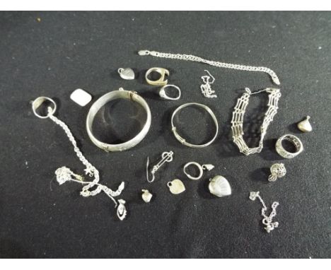 A mixed lot of silver jewellery to include a bangle, gate bracelet with padlock and other miscellaneous