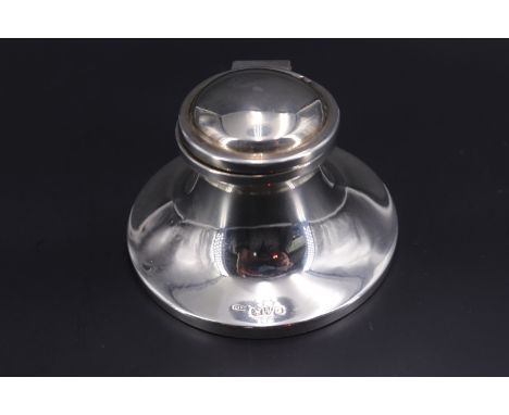 A George V silver capstan-form ink well, J &amp; R Griffin Ltd, Chester, 1914, 7.5 cm diameter