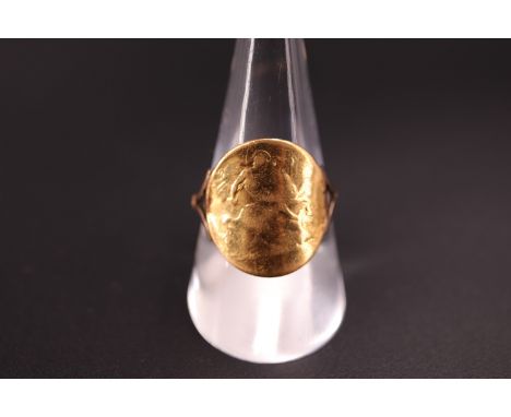 A George V half Sovereign ring, the coins set between the bifurcated shoulders of a yellow metal shank. 5 g, Q/R