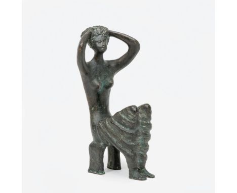 Heinz Detlef Wüpper (Hannoversch-Münden 1911 - 1995). Sitzende. 1977. Bronze, grün patiniert. H. 37 cm. Sign. H.D. WÜPPER, da