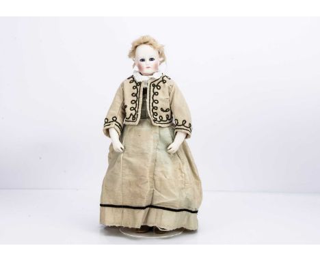 the swivel head on flange joint with bisque shoulder head, bright blue striated glass eyes, black top eyeliner, grey lower ey