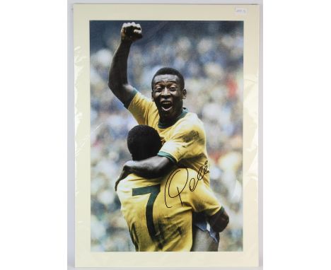 Pele Football signed print - 1970 world cup, arm raised, signed in black pen, 59x84 cm, With sporting memorabilia certificate