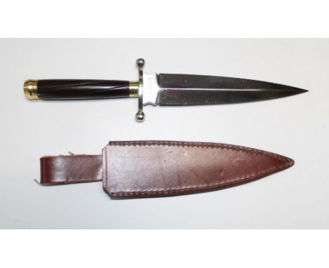 J.E. Middleton & Sons of Rockingham Street Sheffield. Spear blade dagger, full tang with hard wood handle, steel cross guard,
