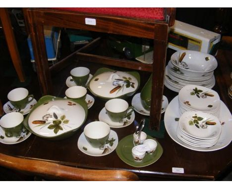A collection of Midwinter Stylecraft leaf pattern dinner and tea ware 