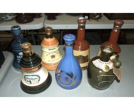 Glenforres Glenlivet "Kings Ransom" Scotch whisky, 43%, 75cl, in ceramic jug, six Bell's ceramic decanters, 40%, 75cl and a W