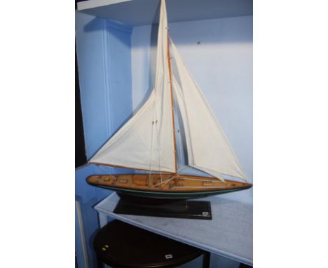 Model sailing ship