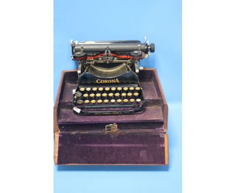 AN ANTIQUE CORONA 3 TYPEWRITER IN ORIGINAL LEATHER CARRY CASE WITH CLEANING BRUSH