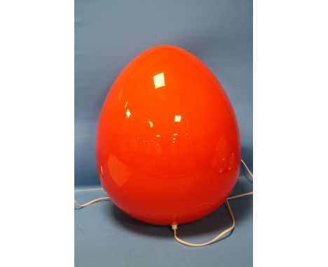 A LARGE EGG SHAPED GLASS LAMP, APPROX. HEIGHT 48 CMCondition Report: The lamp is in generally good condition with no chips or