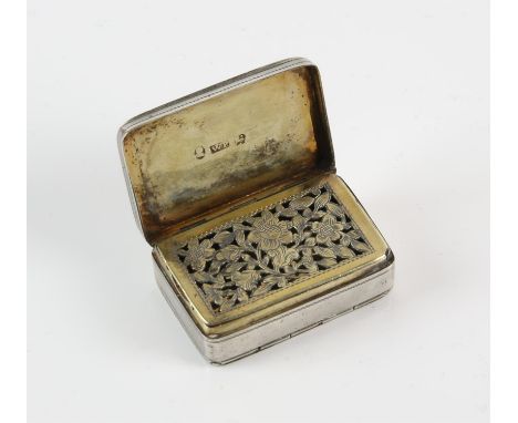 George III double sided vinaigrette / snuff box by  William Pugh, with chased foliate decoration, Birmingham 1814, 4cm x 2.5c