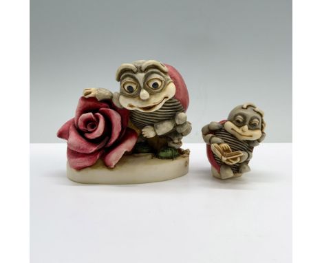 Byrons Lonely Hearts Club box. A set of Harmony Garden items featuring the Lord Byron character which includes a box with Byr