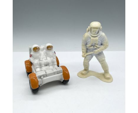 Rover has been created with Spaceman Salt &amp; Pepper shakers (4.25"L x 3.25"W x 3.5"H) - Enesco backstamp. Also included is