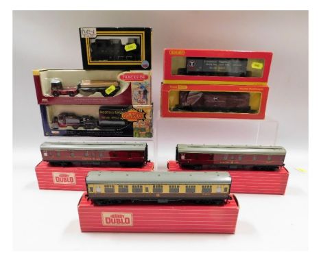 Three Hornby Dublo carriages, boxed, x2 4078 &amp; x1 4063 &amp; five other items relating to railway including a small engin