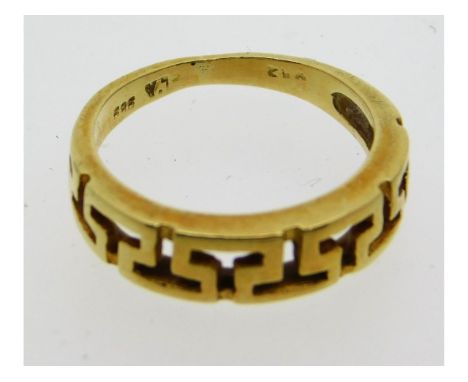 A 14ct gold ring, some wear to shank, size K, 3g 