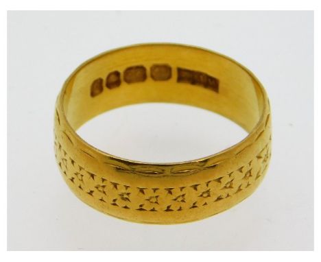 A 22ct gold band with floral decor, size Q/R, 6.59g