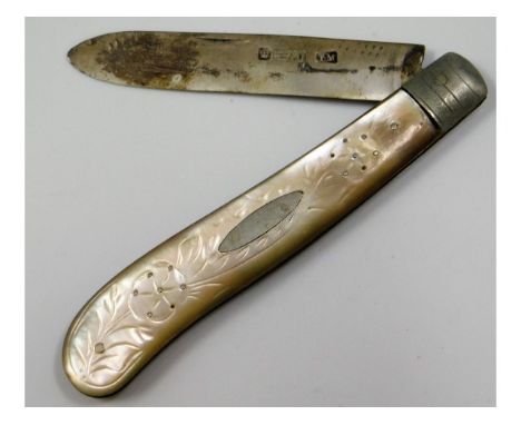 A 1906 Edwardian Sheffield silver bladed mother of pearl fruit knife by Thomas Marples