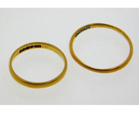 Two 22ct gold bands, size R/S &amp; size M respectively, 4g