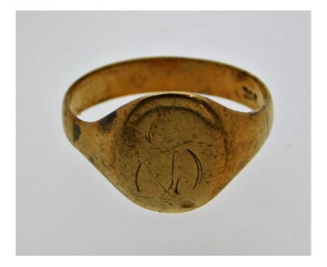 A 9ct gold signet ring, size P, 2.46g 