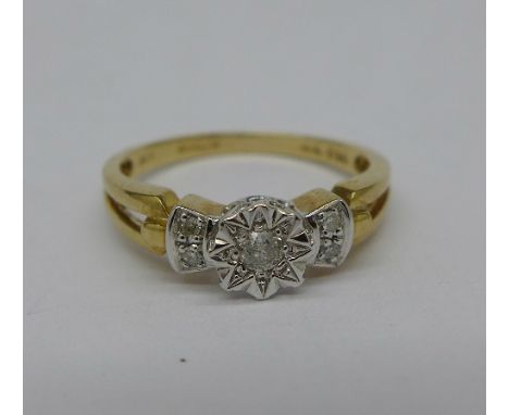 A 9ct gold, five stone diamond illusion set ring, weight 2.2g, size N