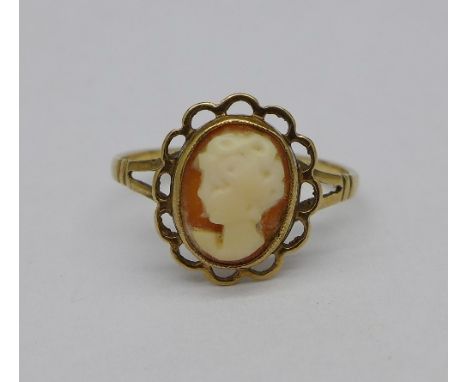 A 9ct gold cameo ring, weight 1.9g, size M