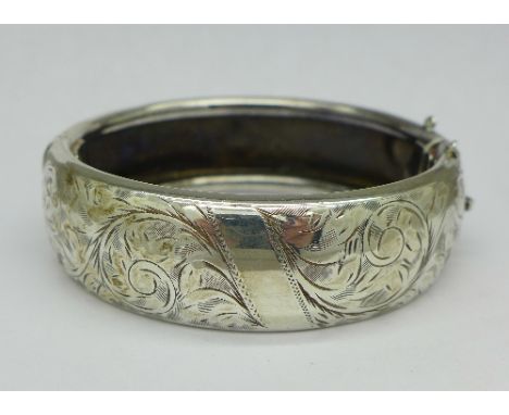 A silver bangle, weight 41g