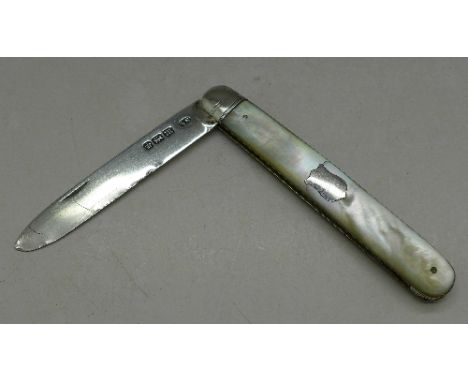 A silver and mother of pearl fruit knife, Sheffield 1904