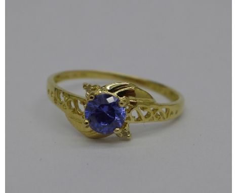 A 9ct gold and tanzanite ring, weight 1g, size O