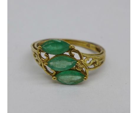 A silver-gilt emerald trilogy ring, size Q