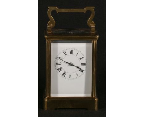 French lever carriage clock in corniche case with carrying handle, 18cm tall