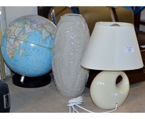 A MODERN WORLD GLOBE, TABLE LAMP WITH SHADE &amp; MODERN VASE     