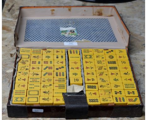 A VINTAGE MAH-JONG SET WITH BOX     