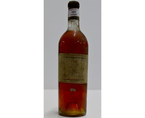 A VINTAGE BOTTLE OF CHATEAU D' YQUEM 1950 LUR SALUCES WINE     