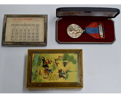 AN EASTERN TRINKET BOX, A SMALL STERLING SILVER PICTURE FRAME &amp; A FAITHFUL SERVICE MEDAL WITH BOX     