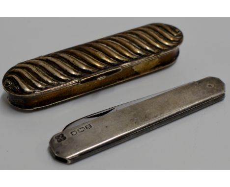 A STERLING SILVER POCKET KNIFE WITH SHEFFIELD ASSAY MARK, MAKER MARK FOR R P C &amp; CO, &amp; DATED 1944, TOGETHER WITH AN O