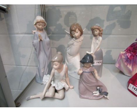 A Lladro figurine, plus four Nao figurines (5)