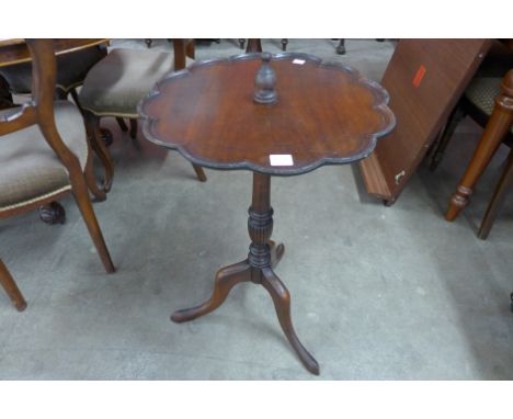 An Edward VII Chippendale Revival mahogany wine table