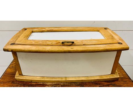 A Vintage Villeroy &amp; Boch bread bin