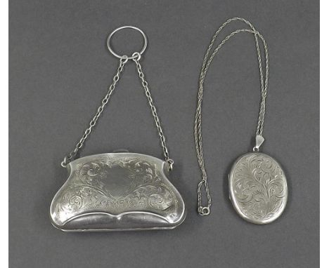 Edwardian silver chain link purse, engraved with scrolled acanthus, the hinge enclosing a fitted leather interior, maker J & 