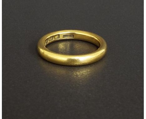 22ct yellow gold wedding band, 3mm wide, 8gm, ring size P/R 