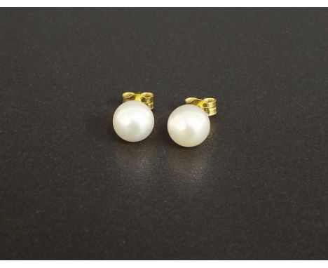 (536898-1-A) Pair of cultured pearl earrings