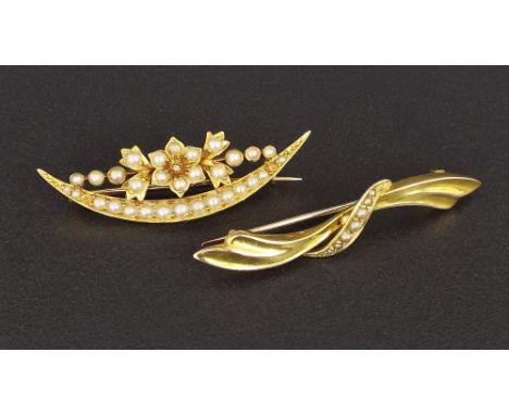 15ct seed pearl brooch, 2gm, 45mm; also another seed pearl floral gold brooch, 4.3gm, 40mm (2)