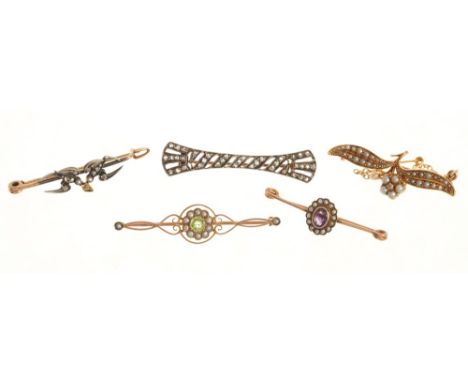 Group five antique bar brooches to include Art Deco diamond set brooch, late Victorian diamond set love birds bar brooch and 