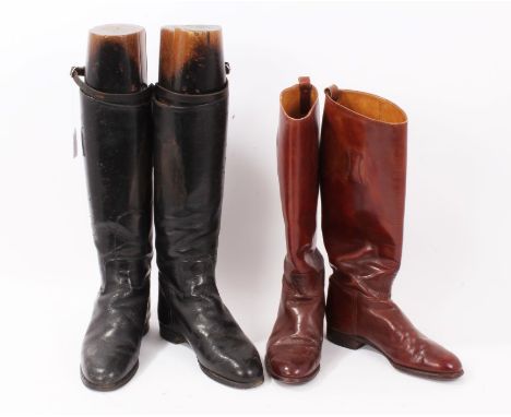 Pair black leather hunting boots with wooden trees, approximately size 6, together with pair brown leather hunting boots, siz