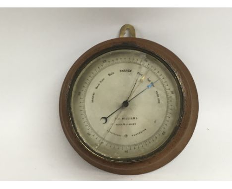 A small circular oak cased barometer, approx 18cm diameter in total - NO RESERVE