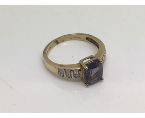 A 9ct gold tanzanite and diamond ring, approx 2.9g and approx size O.