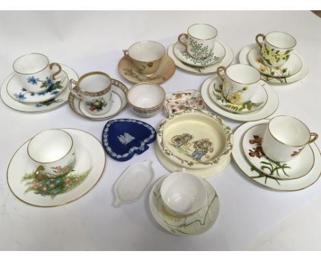 A Worcester cup and saucer Small Derby dish and other cups and saucers. (a lot)